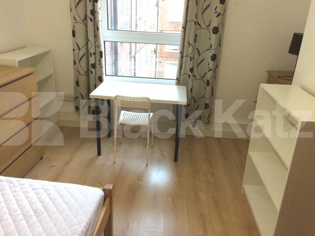 			LET, 2 Bedroom, 1 bath, 1 reception Apartment			 East Street , Elephant and Castle